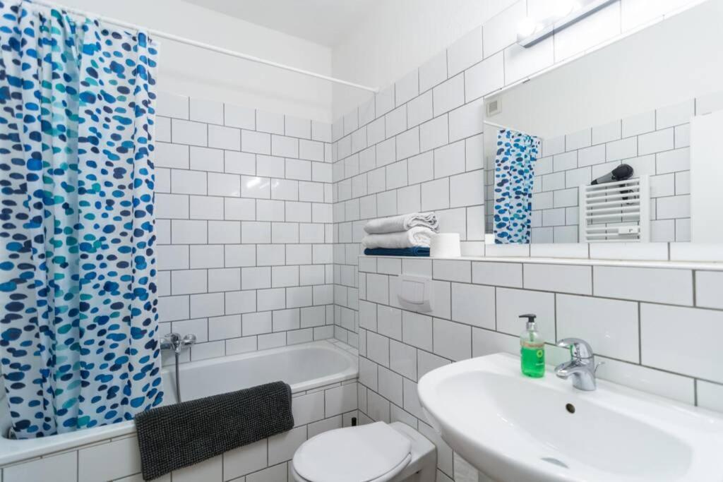 Apartment 120 Qm -3 Schlafzimmer-2 Baeder- Fuer 7 Gaeste Düsseldorf Dış mekan fotoğraf